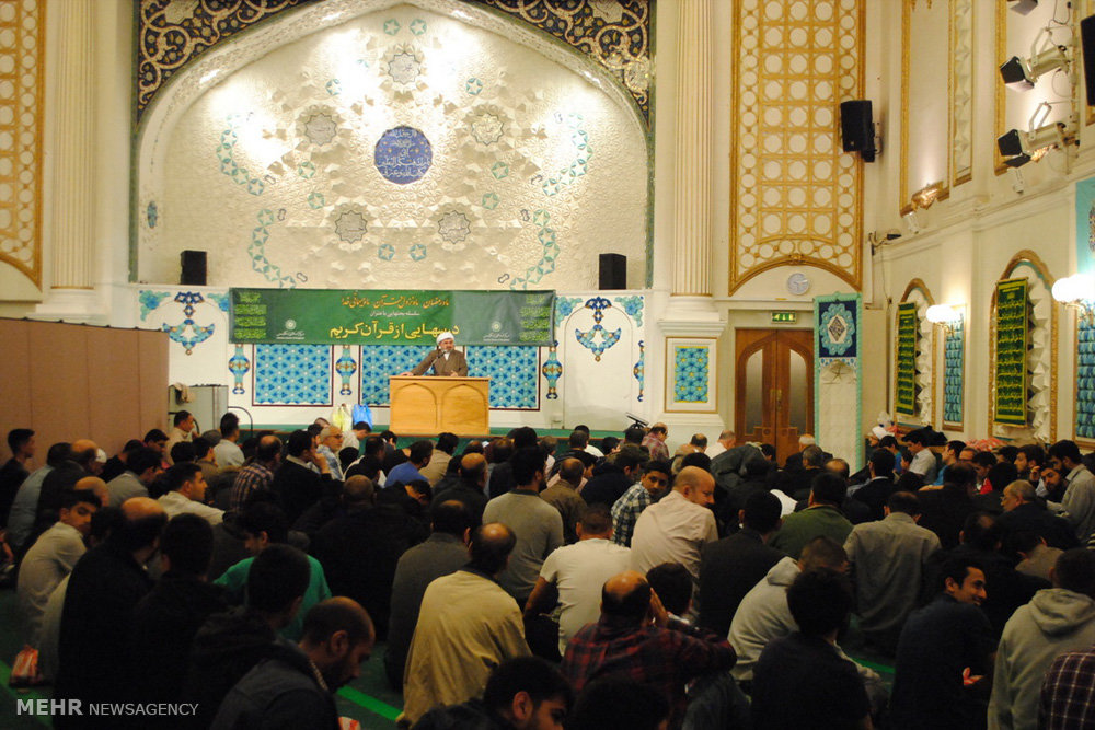 تصویری رپورٹ: برطانیہ کے اسلامی سینٹر میں محفل