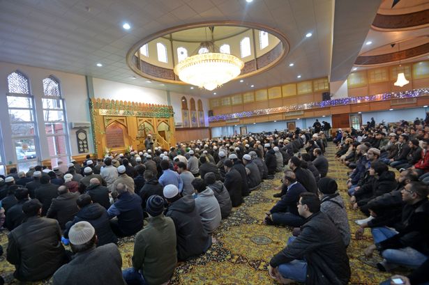 Manchester Mosque Shares Ramadan with Non-Muslims