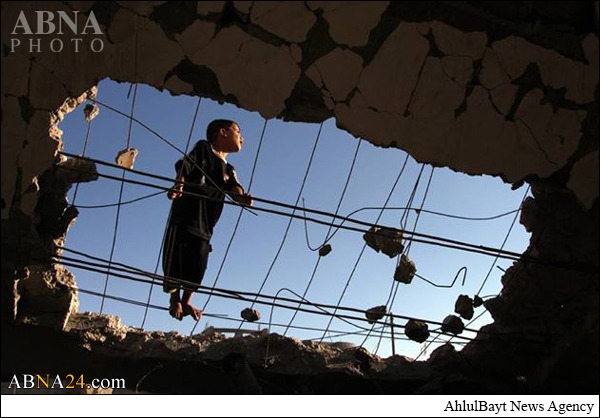 Anak-anak Gaza Bermain di Reruntuhan Bangunan