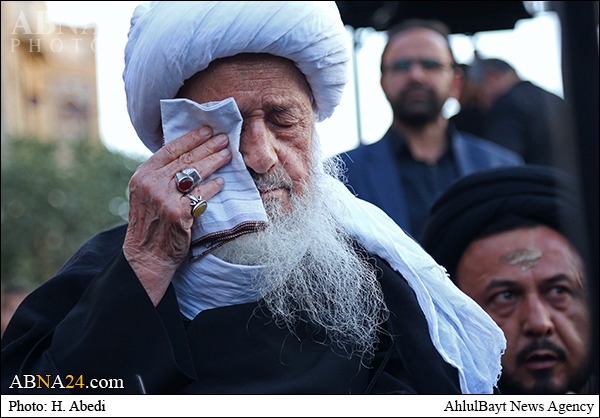 تصویری رپورٹ/ قم میں آیت اللہ وحید خراسانی کی موجودگی میں جلوس عزا