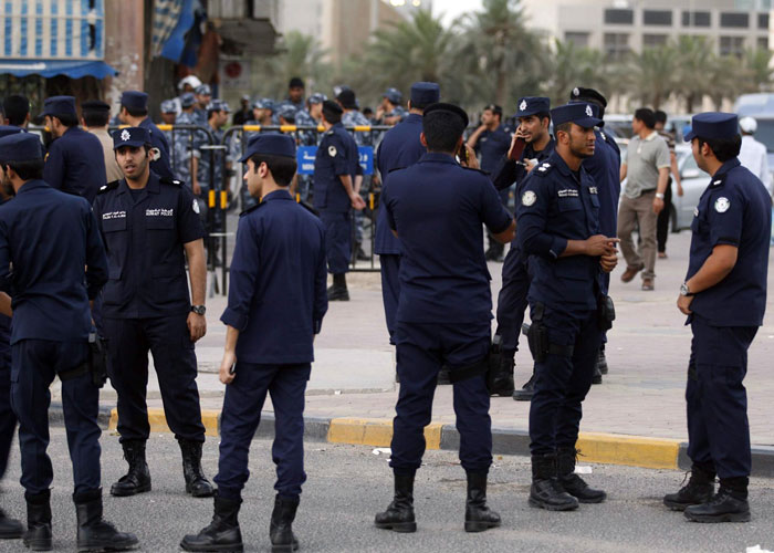 الكويت: استنفار أمني بعد العثور على سلاح ناري أمام مسجد