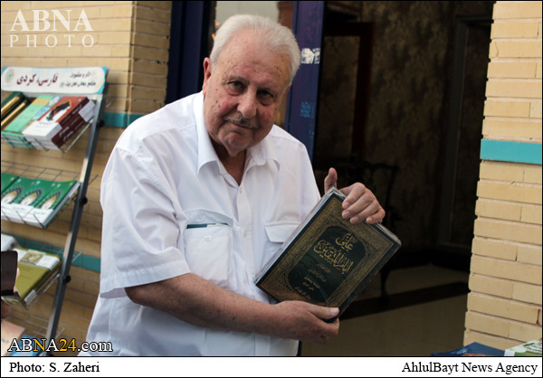 “Embajador Palestino en Irán Pide ser Fotografiado con un Libro Sobre el Imam Alí (P) en su Mano” + Fotos 