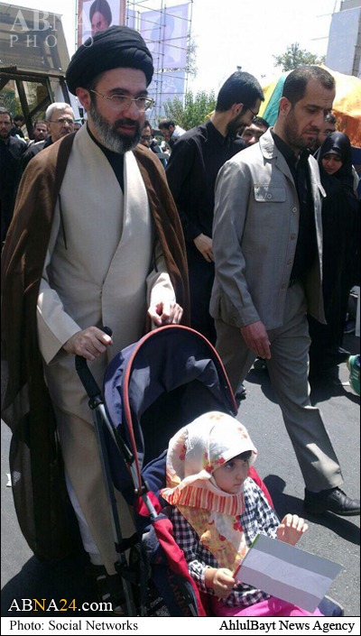Putera dan cucu Ayatullah Sayid Ali Khamenei di Tengah-tengah Demonstran al Quds di Tehran