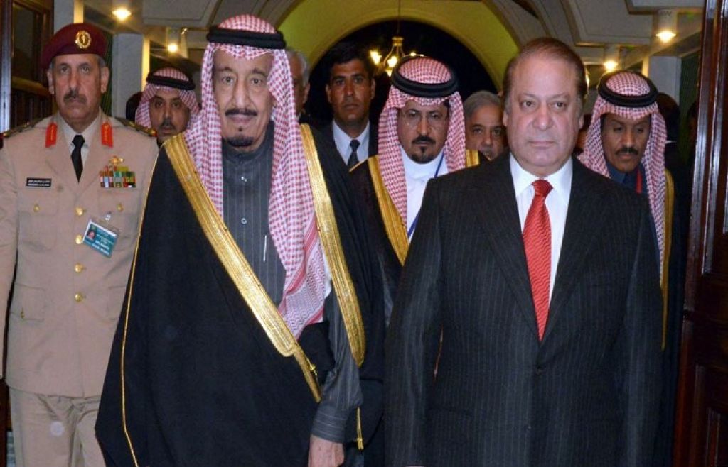 اہلخانہ کے ہمراہ نواز شریف سعودی عرب پہنچ گئے 