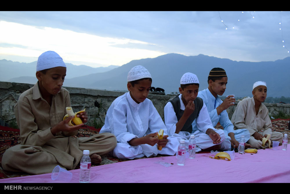 تصویری رپورٹ: پاکستان کے زير انتظام کشمیر میں افطار کا اہتمام