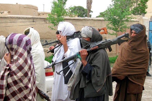 پشاور میں 30 دہشت گرد اسلحہ سمیت گرفتار