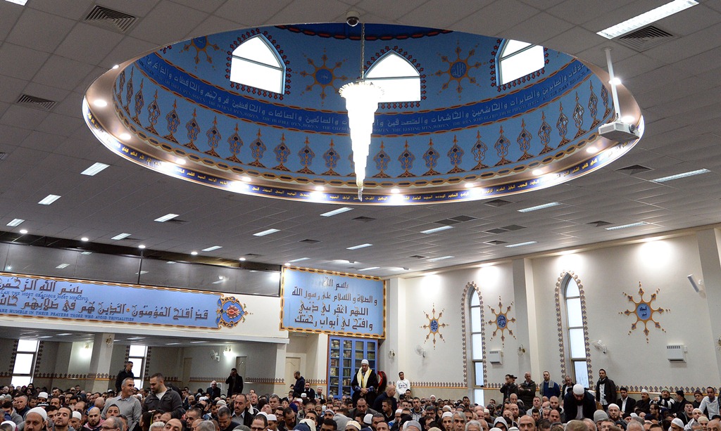 Australian Muslims the first to perform Eid prayers this year