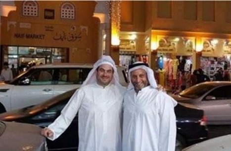 مسؤولان إسرائيليان يتجولان في دبي بالزي الإماراتي + صور