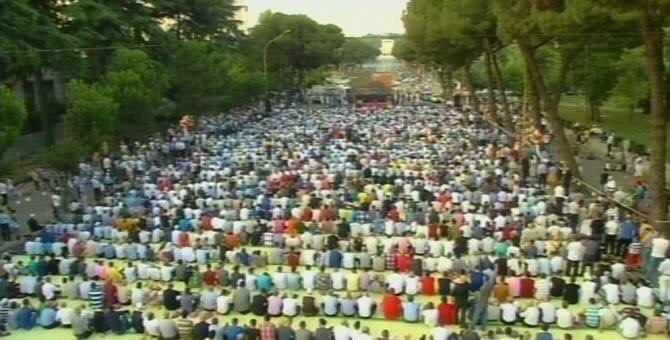 Albanian Muslims celebrate Eid al Fitr