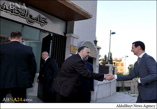 بالصور/ الرئيس الأسد يؤدي صلاة عيد الفطر في جامع الحمد بدمشق