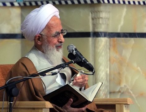 آیت اللہ جوادی آملی: امریکہ 70 ملین بےگناہ انسانوں کی قبروں پر کھڑا ہے