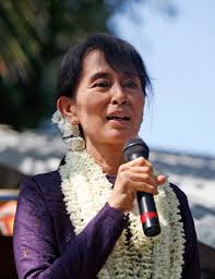 ေဒၚေအာင္ဆန္းစုၾကည္ ေကာ့မွဴးမဲဆႏၵနယ္မွ ဝင္ေရာက္ယွဥ္ၿပိဳင္မည္ျဖစ္ၿပီး သမၼတေလာင္းသည္ ျပည္သူလက္ခံႏိုင္သူ၊ ပါတီဝင္ျဖစ္ရမည္ဟု ေျပာ