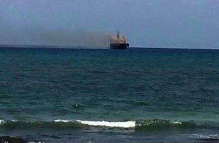 طائرات حربية تغرق سفينة وتهاجم أخرى في شرق ليبيا