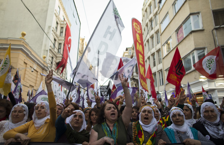 Manifestaciones en Turquía: “Daesh asesino. Erdogan y el AKP sus Colaboradores” 