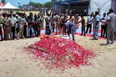 শ্রদ্ধা-ভালোবাসায় চিরঘুমে শায়িত কালাম