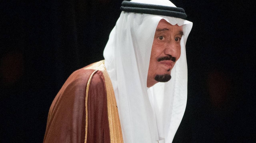 الملك السعودي يرفض أن تحرسه امرأة خلال عطلته