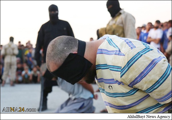 Photos: ISIS Executes Two Iraqi Men in Mosul