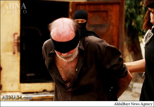 Photos: ISIS executes old man in Homs, Syria