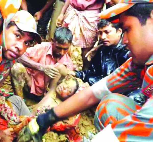 রাঙ্গামাটি ও বান্দরবানে পাহাড় ধসে নিহত ৭