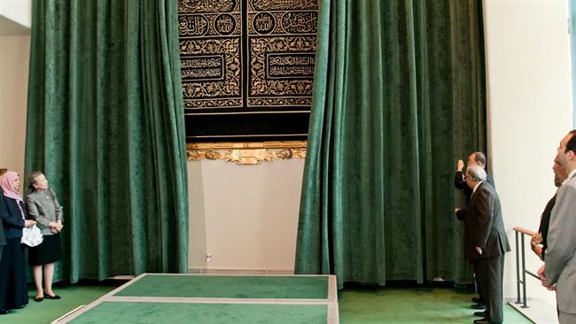 Holy Kaaba curtain reinstalled at UN headquarters in New York