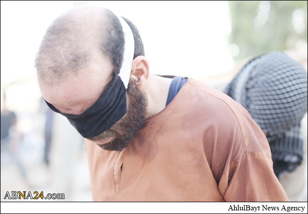 Photos: ISIS executes syrian man in Raqqah