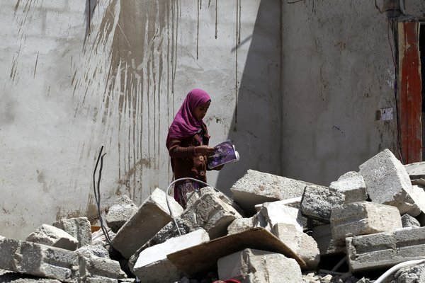 "Aviones del Régimen Saudí Bombardean una Escuela de Niñas en Yemen" 