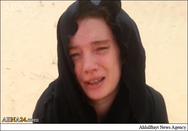 الرهينة الفرنسية السابقة في اليمن ايزابيل بريم تصل الى سلطنة عمان + صور
