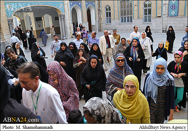 تقرير مصور/ ضيوف «المؤتمر الثامن للأطباء المسلمين في العالم» يزورون مرقد السيد "عبد العظيم" (ع) في طهران