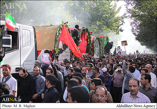 تصویری رپورٹ: اصفہان میں غواص شہیدوں کا تشییع جنازہ