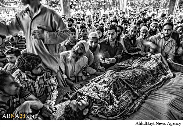 تصویری رپورٹ/ بھارتی فوج کے ہاتھوں مارے گئے کشمیری جوان کا تشییع جنازہ