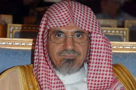 امام الحرم المكي يصف عناصر "داعش" بـ "كلاب النار"