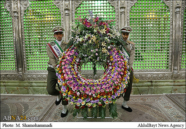 تصویری رپورٹ/ مجمع جہانی کے اجلاس کے شرکاء کی مرقد امام پر حاضری