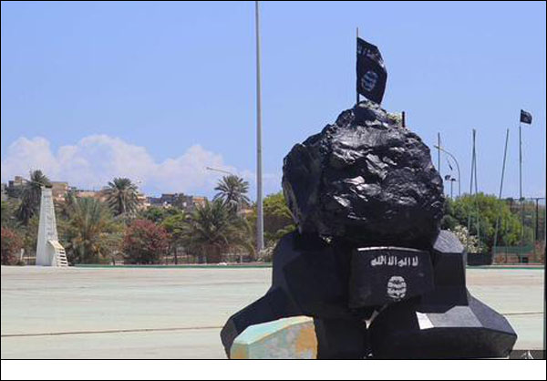داعش يصلب 12 شخصا بعد ذبحهم في سرت الليبية