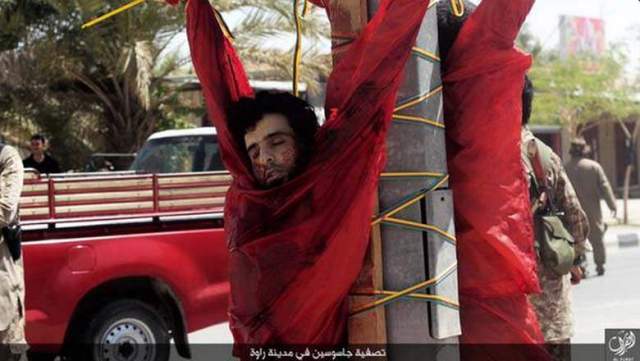 Photos: ISIS Crucifies 2 Men in Rawa, Iraq