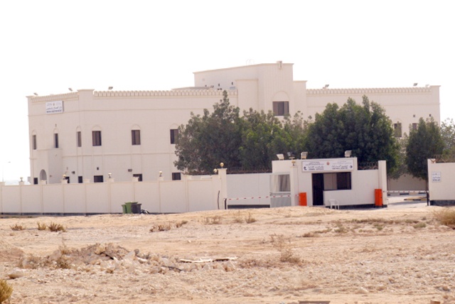قوات سجن جو تمنع المعتقلين من إقامة الأذان والصلاة 