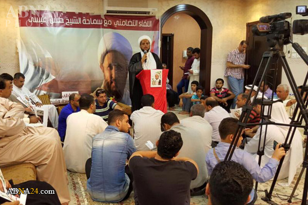 العلماء والنشطاء ينظمون لقاءا تضامنيا مع الشيخ حسن عيسى في منزله+صور