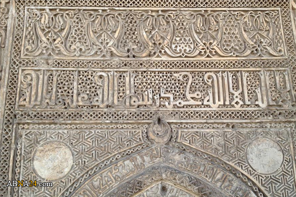 تصویری رپورٹ/ مصر کی تاریخی مسجد پر ’’علی ولی اللہ‘‘ کا نقش