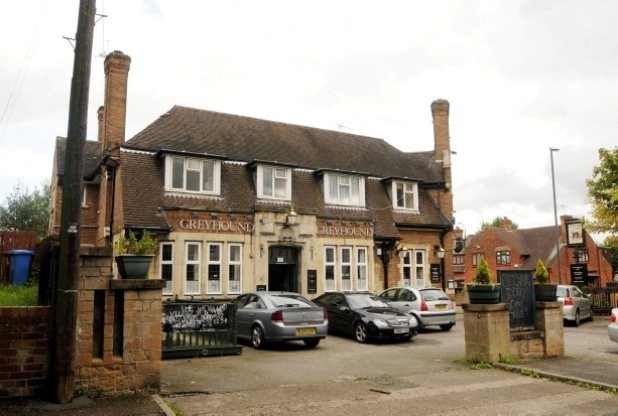 UK Muslims Turn Pub into Islamic Center