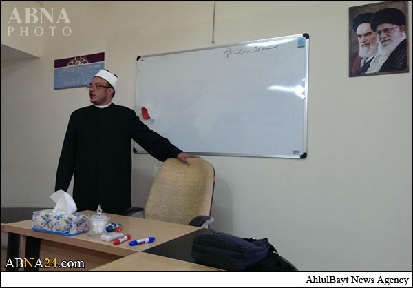 Ulama Sunni Mesir Ditahan Setibanya dari Iran