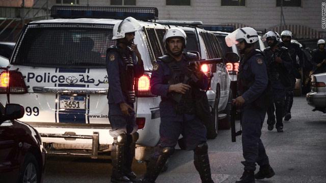 السلطات البحرينية تعتقل أكثر من عشرين شخصاً من كرانة بعد مقتل شرطي في تفجير