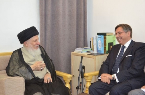 Prominent Iraqi cleric 'al-Hakim' meets with Italian ambassador to Iraq 