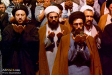 Fotostrecke: alte Fotos von Revolutionsführer, Ayatollah Khamenei, neben dem Märtyrer Ayatollah Baqir Hakim