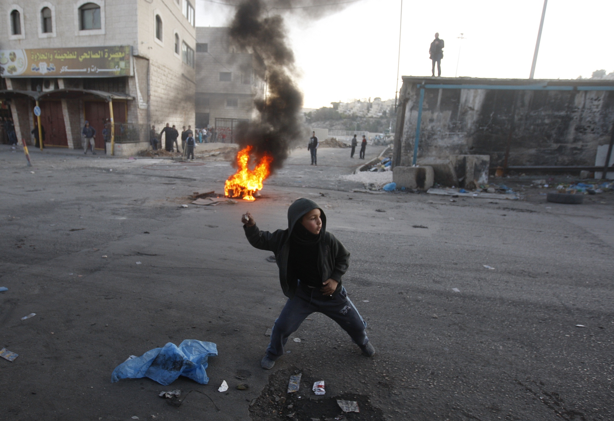 “El Régimen Sionista Autoriza a sus Fuerzas de Ocupación Abrir Fuego contra los Jóvenes o Niños Palestinos que Arrojan Piedras” 