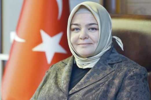 إيشين غوردجان أول وزيرة تركية محجبة في الحكومة الانتقالية