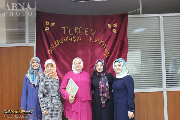 Jilbaber Pertama yang Menjadi Menteri di Turki