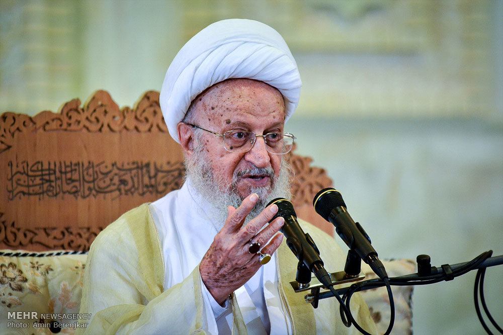 مکارم شیرازي: التیارات التکفیریة تواجه المسلمین جمیعا