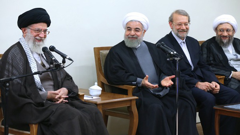 رہبر انقلاب اسلامی سے صدر مملکت سمیت سائبر اسپیس کونسل کے اراکین کی ملاقات