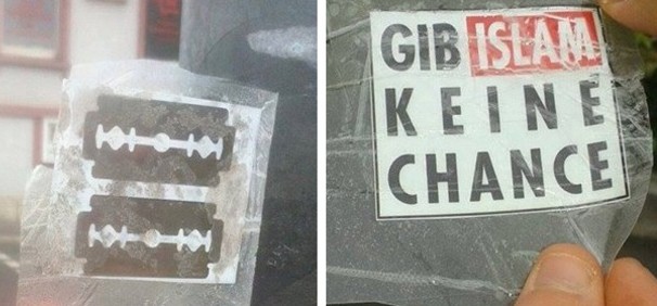 Rasierklingen unter Anti-Islam Aufklebern