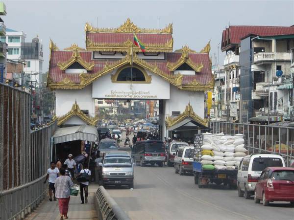 ျမန္မာ-ထိုင္း ကုန္သြယ္ေရး ျမႇင့္တင္ရန္ နယ္စပ္ဂိတ္မ်ား ထပ္မံဖြင့္လွစ္မည္ ထိုင္း-ျမန္မာ နယ္စပ္ဂိတ္တခုျဖစ္တဲ့ မဲေဆာက္-ျမ၀တီ ဂိတ္အား