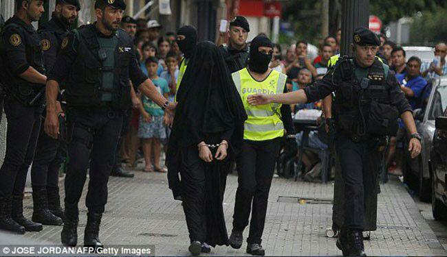 [FOTOS] La Policía Española Arresta a Chica Marroquí por Reclutar Mujeres para el DAESH